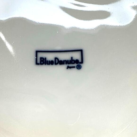 Blue Danube Japan Cobalt Blue Onion Round Covered Vegetable Serving Dish - Picture 7 of 7